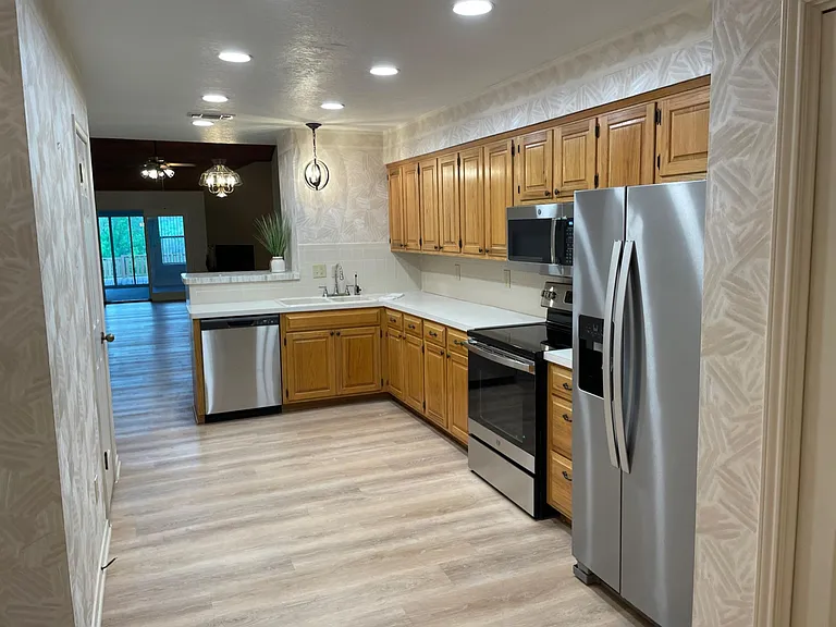 2745 Bandera Hwy #6 — Photo 3