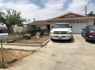 686 W El Molino St, Bloomington, CA 92316