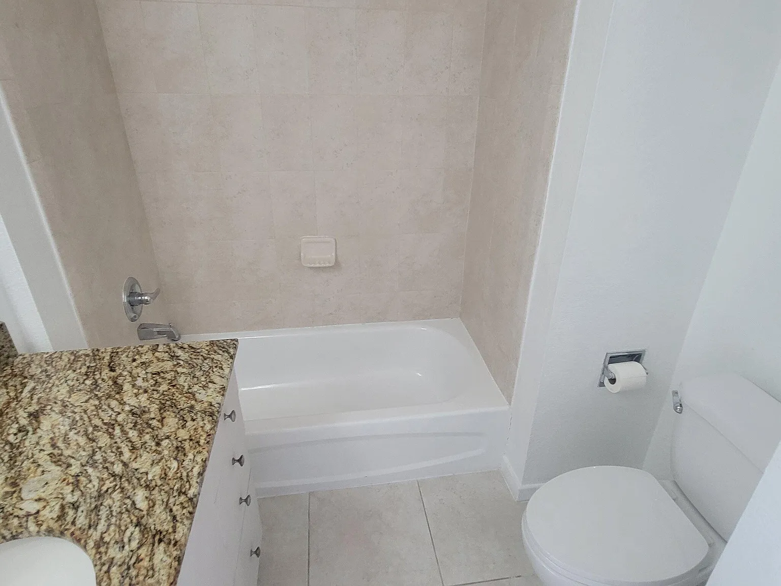 The Radius Condominium — Photo 3