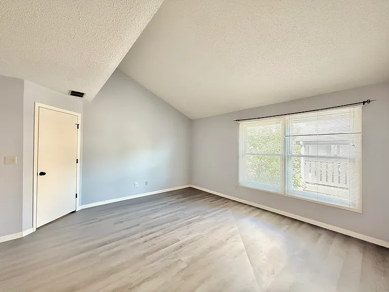 1450 S Webb Rd #422 — Photo 6