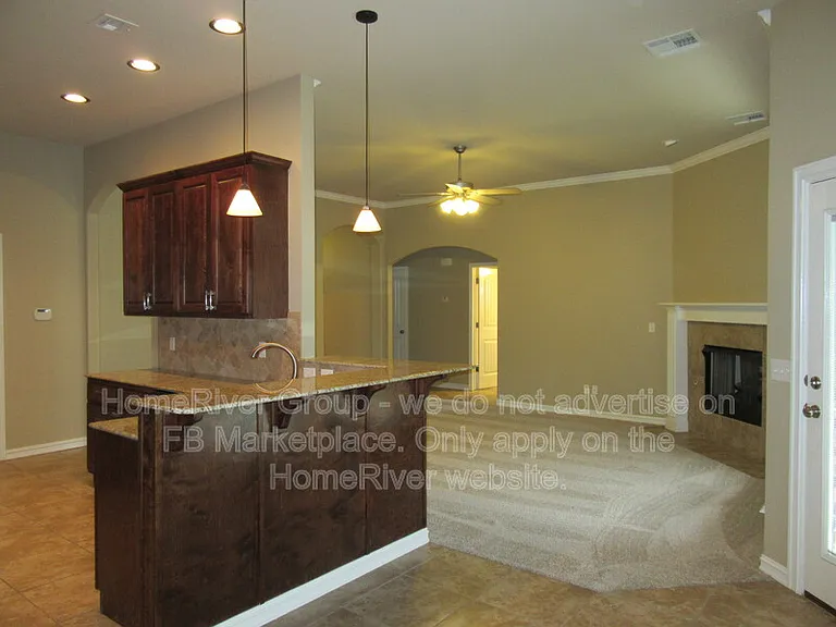 1012 W Fargo Ln — Photo 5