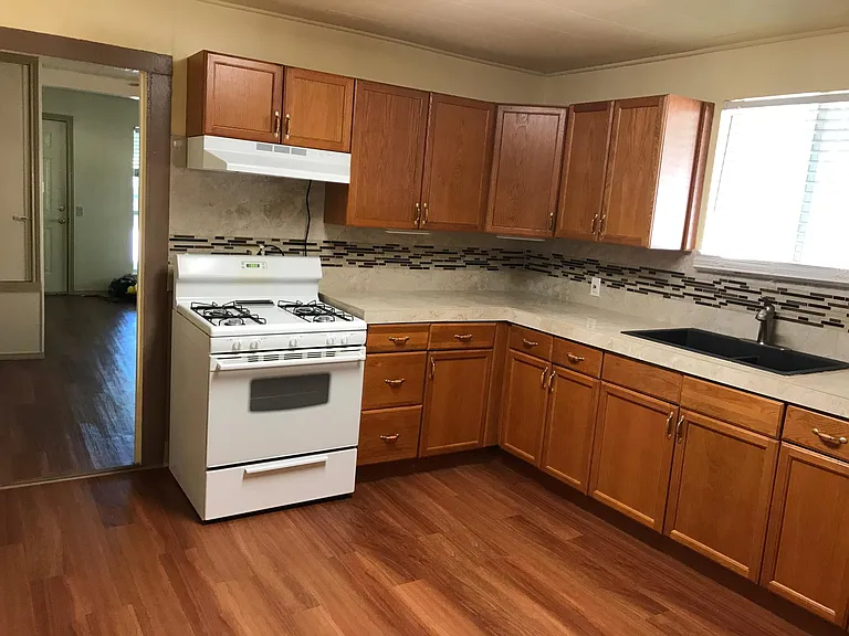 405 W Mary St — Photo 11