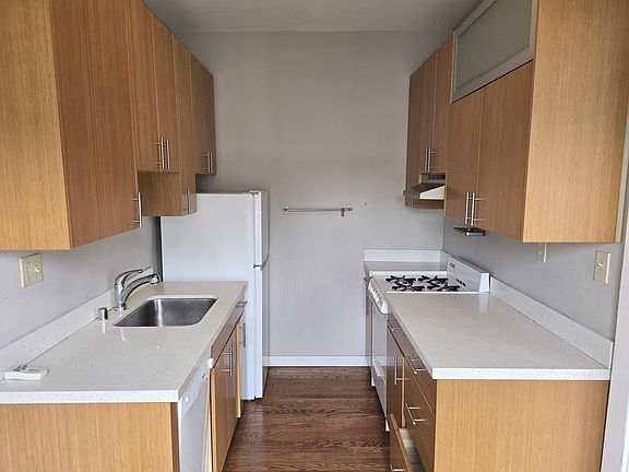 3rd image of 1250 Broderick St APT 17