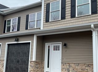 21 Chatsworth Ct, Manchester, CT 06042