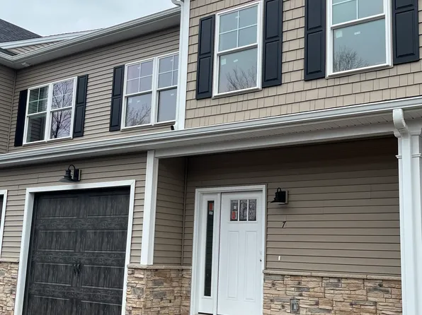 7 Chatsworth Court, Manchester, CT 06042