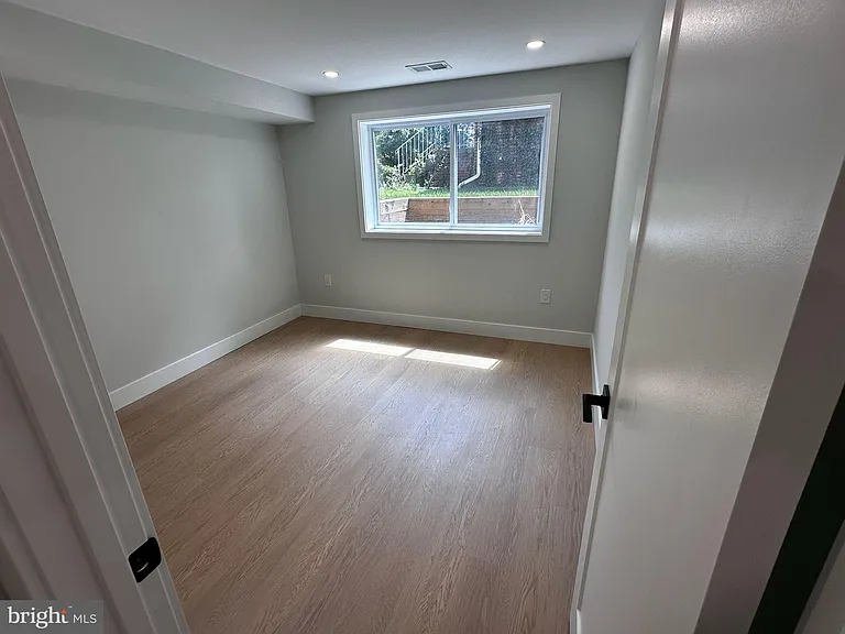 7506 Wellesley Dr — Photo 9