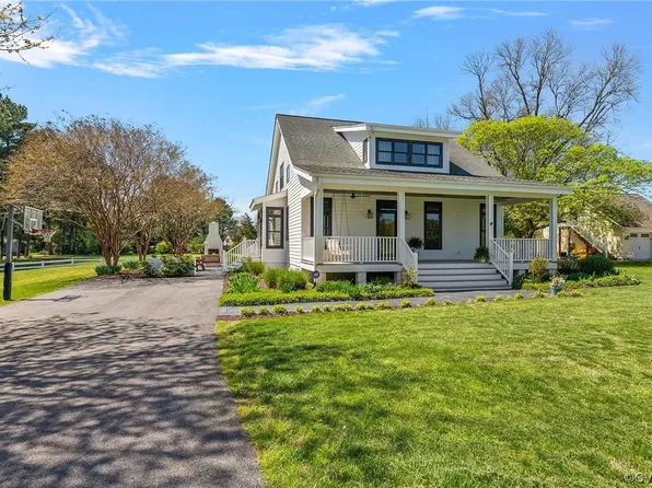 992 King Carter Dr, Irvington, VA 22480