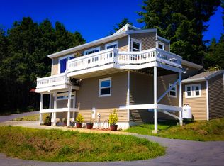 111 Albatross Rd, Whitethorn, CA 95589