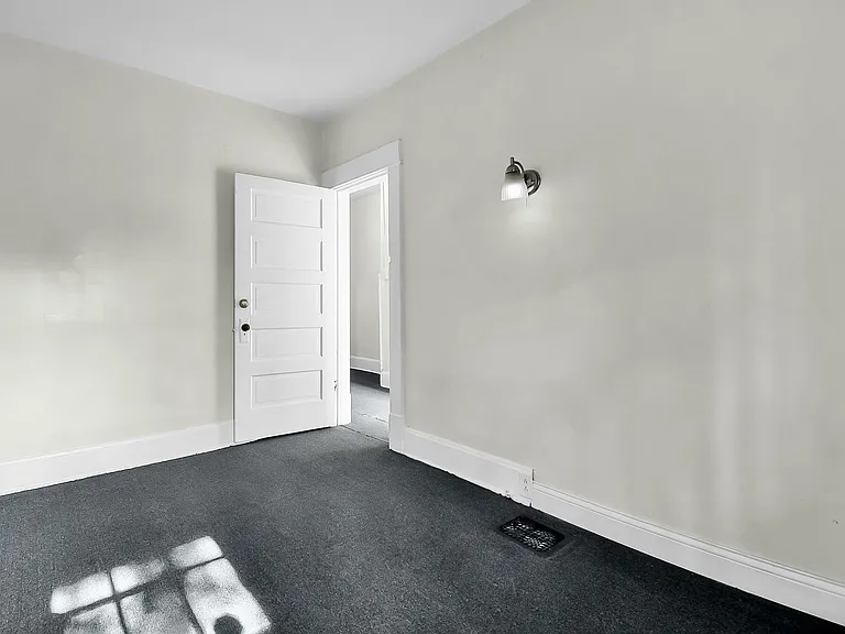 1506 Summit St — Photo 17