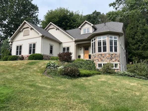 4755 Firefly Dr NE, Grand Rapids, MI 49525