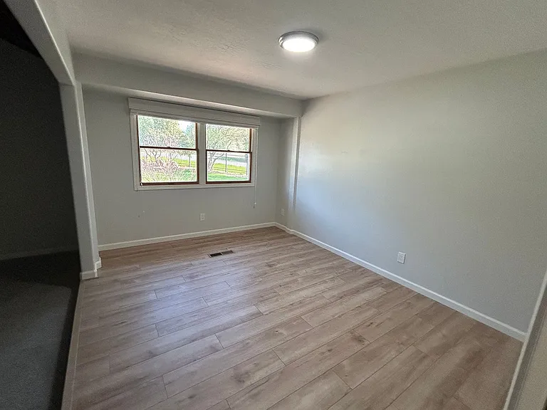 1665 Chris Ln — Photo 7