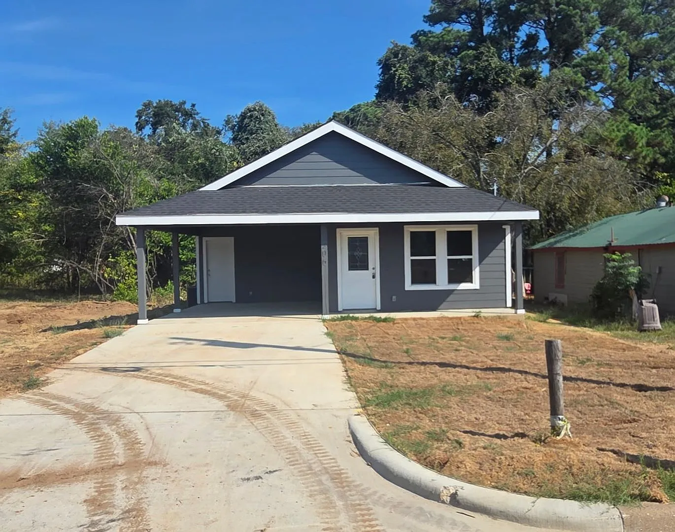 506 Jonathan — Photo 1