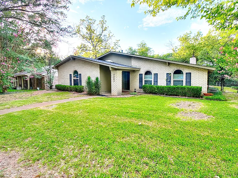 3201 Christie Cir — Photo 36