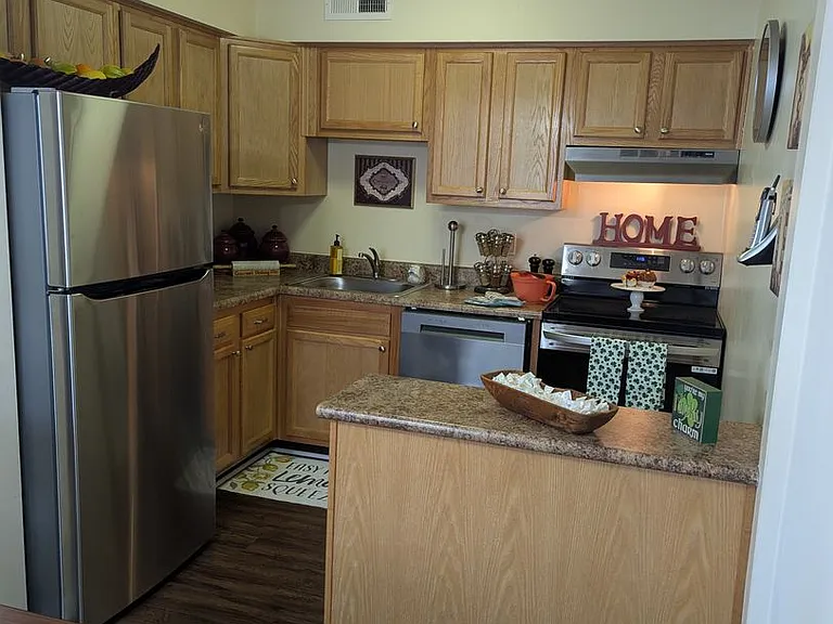 Chapel Lake Apartments — Photo 67