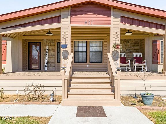 2nd image of 611 Saint Clair Rd