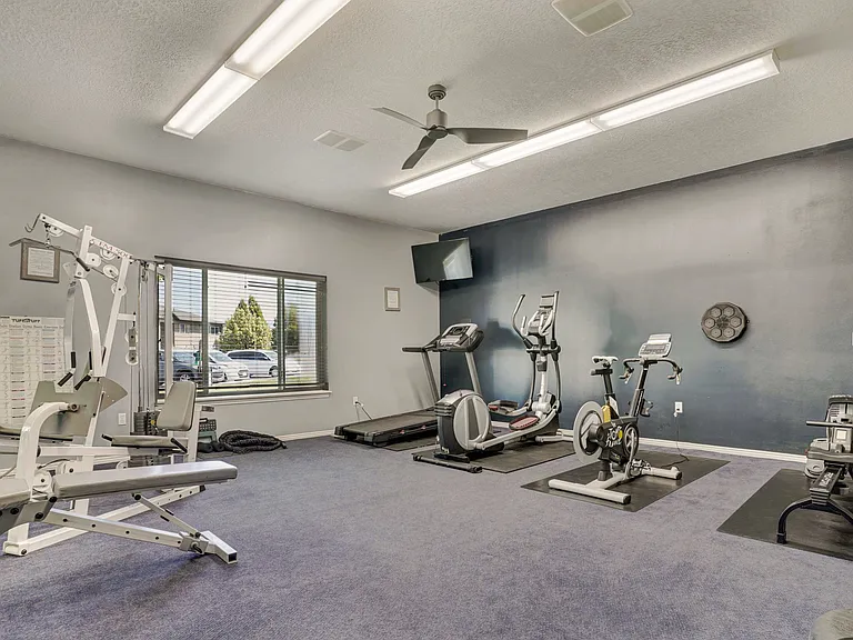 Hanbury Manor Apartments — Photo 58