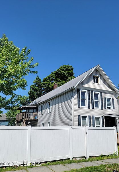 4th image of 257 4th Avenue
