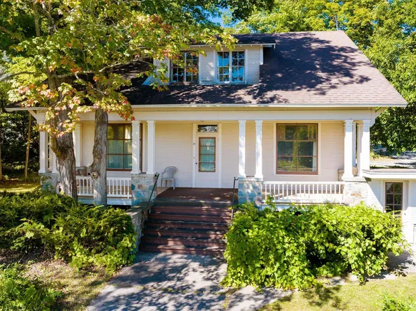 311 N Saint Marys St, Suttons Bay, MI 49682