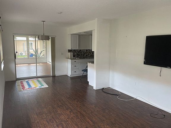 5th image of 832 S Gondola Dr