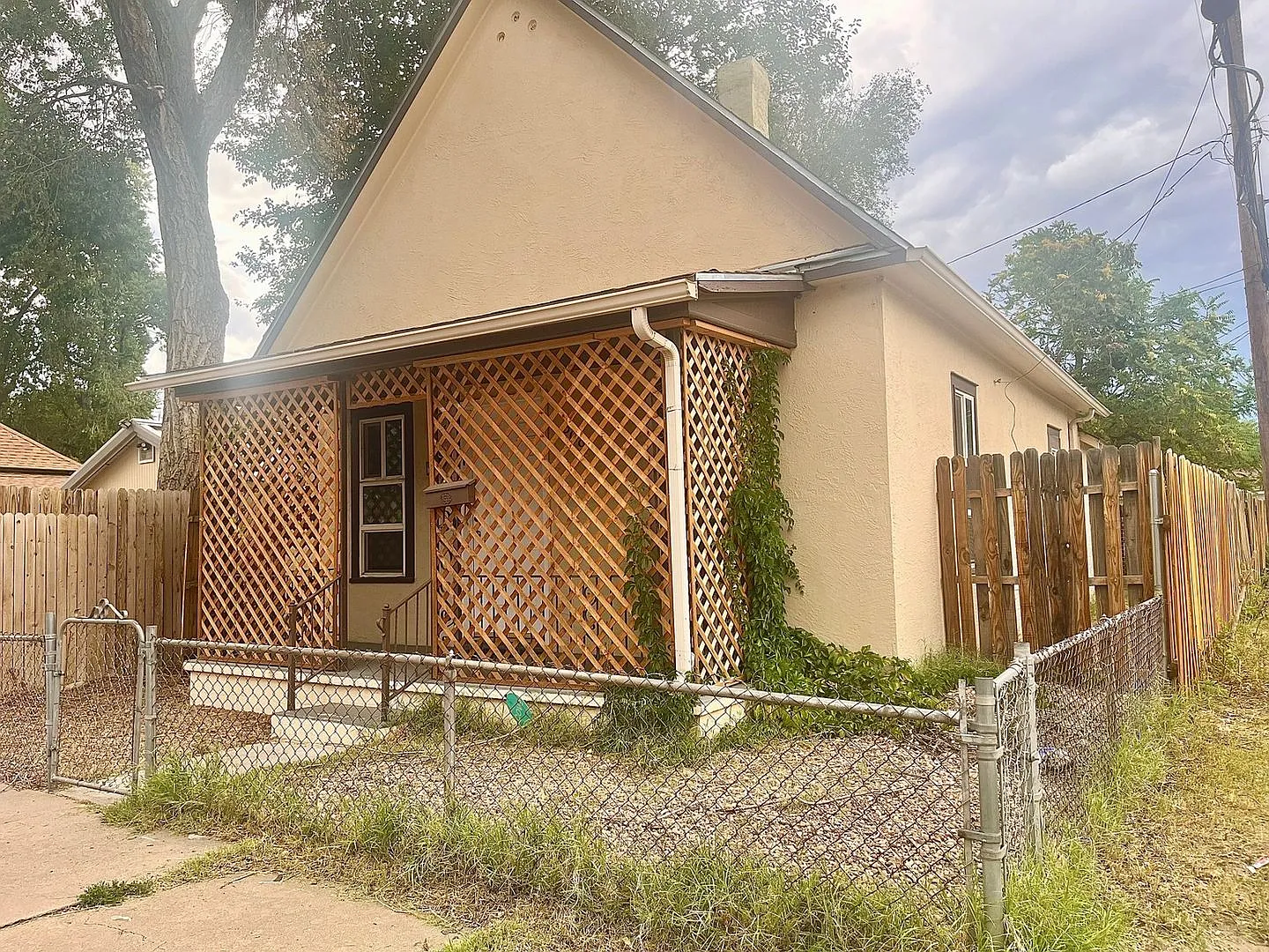 Cozy 2BR House in Pueblo — Photo 1