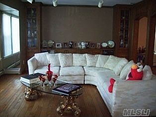 Formal LR w/Hdwd Flrs.