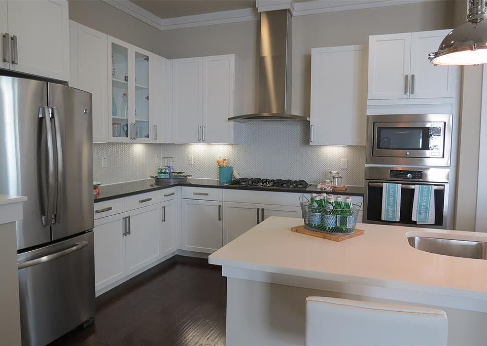 1st image of 3258 Las Palmas St