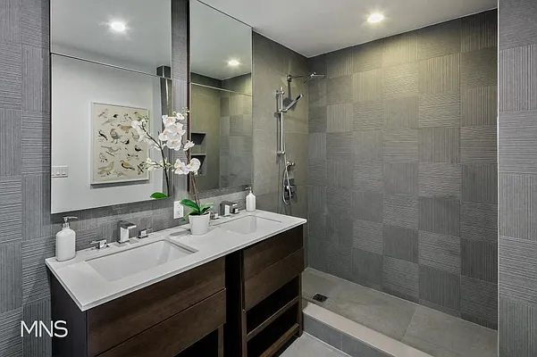 Sold by MNS | media 18