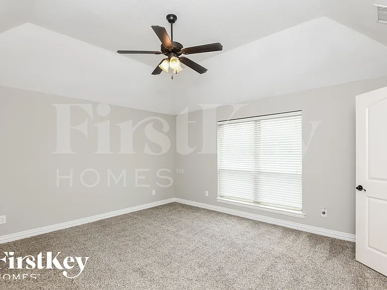 612 Zachary Dr — Photo 7