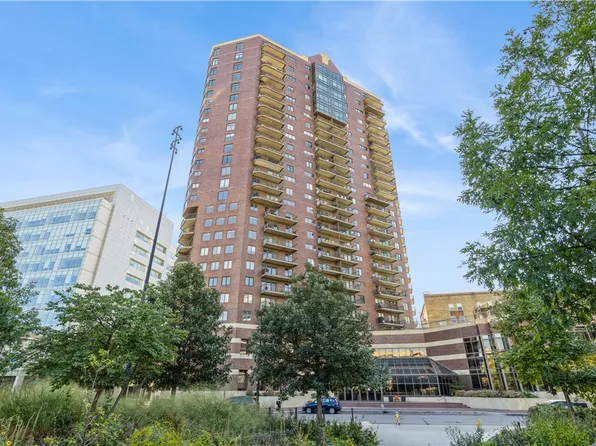 300 Walnut St #1402, Des Moines, IA 50309