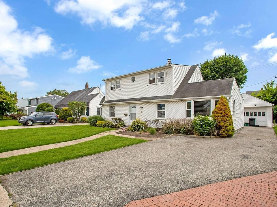 24 Hawk Lane, Levittown, NY 11756 Zillow