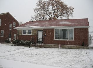22967 Clairwood St, Saint Clair Shores, MI 48080