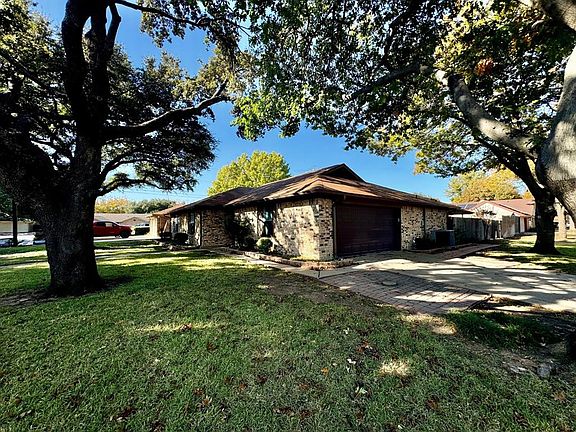 2 car side entry garage. Corner lot.Gate to back yard for easy access to park extra vehicles on concrete driveway.