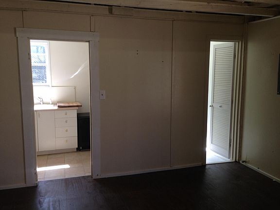 4th image of 1320 Wright Ave #A