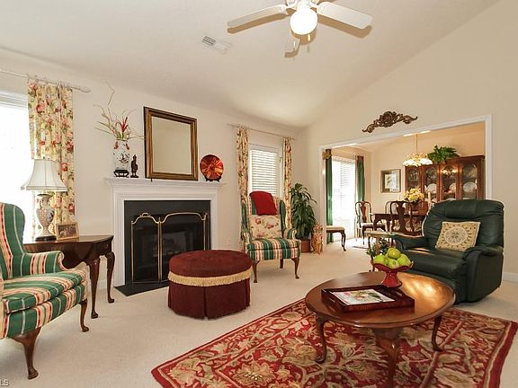 4th image of 916 Camden Ct