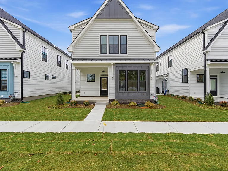 917 Calhoun Way — Photo 1
