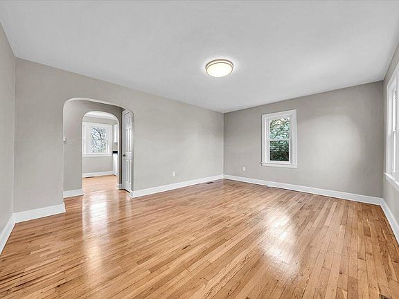 3rd image of 3532 Princeton Cir NE