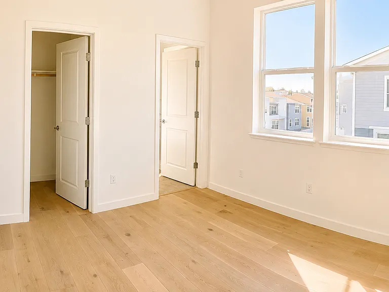 687 Blackbury Ln — Photo 3