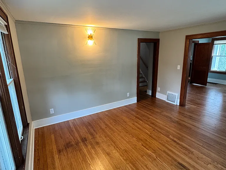 1625 S Maple Rd — Photo 4