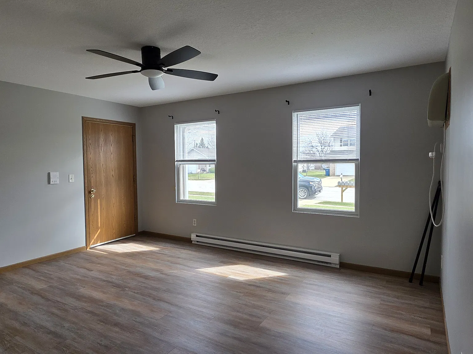 1557 Girard Ave — Photo 2