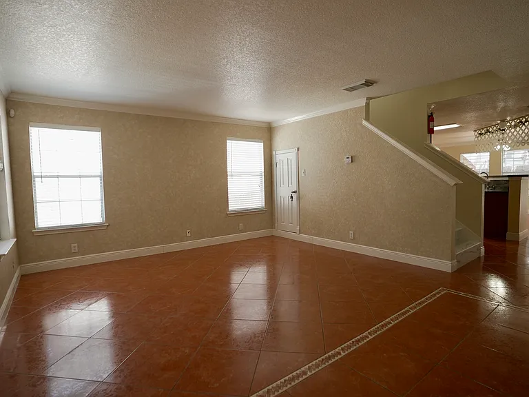 Entrance / LivingRoom
