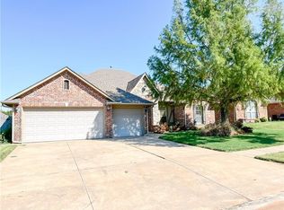 2613 SE 7th St, Moore, OK 73160