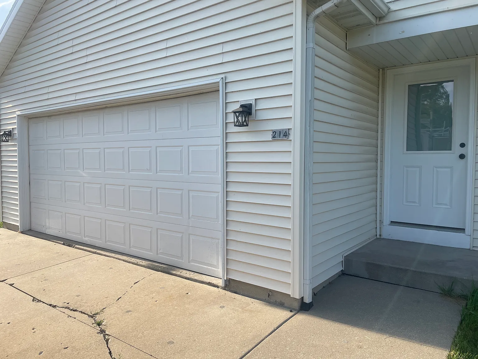 4 bed, 1888 sqft, $2,500 — Photo 1