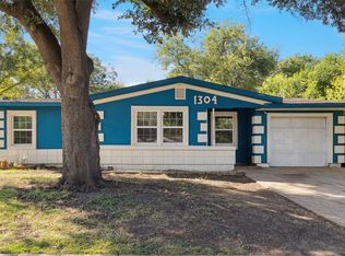 1304 E Lovers Ln, Arlington, TX 76010