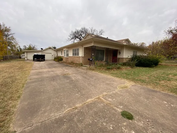 909 E Oklahoma Ave, Tonkawa, OK 74653