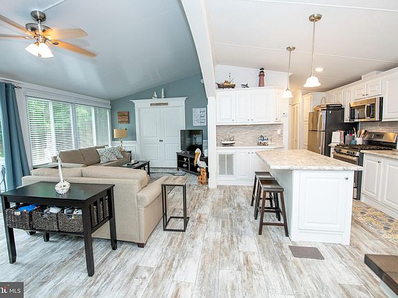 5th image of 165 Fremont Ave #702