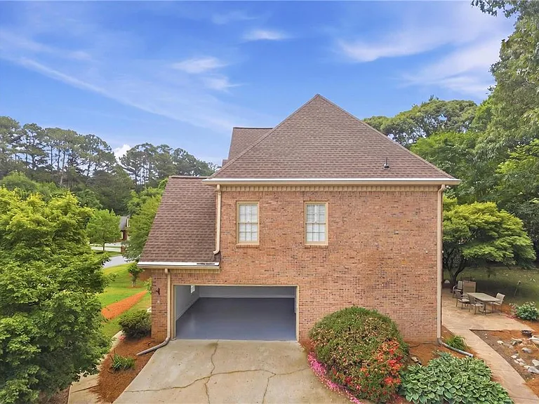 1085 Castle Pointe Ln — Photo 30