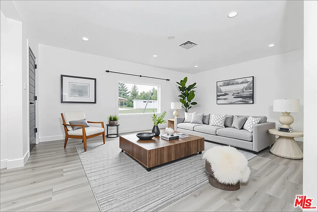3 bed, 2.0 bath, 1325 sqft, $4,000 — Photo 1