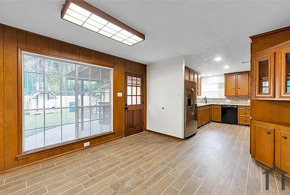 8102 Autumn Willow Dr — Photo 35