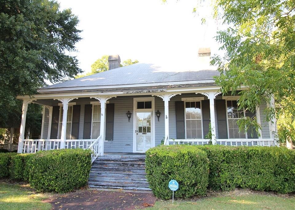 1st image of 514 E Barbour St