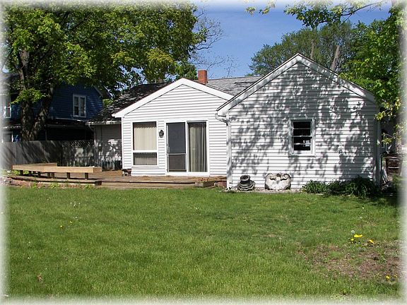 3rd image of 649 Fuller St